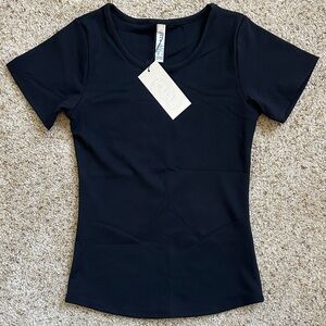 P’tula Fitted T-shirt in black